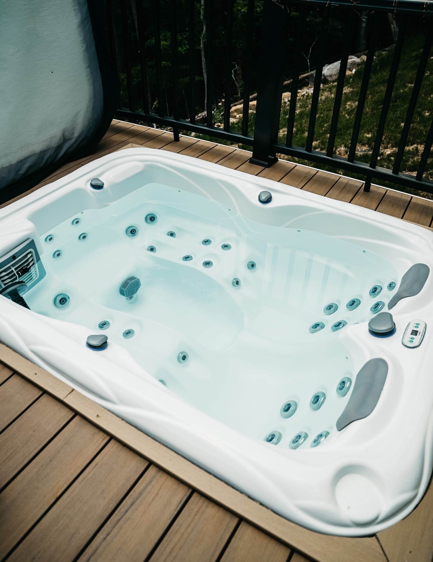The Turtle's private hot tub and fire table on the deck
